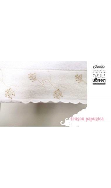 Trusou de botez cu papusica roz, gene lungi si broderie customizata, Doll 26